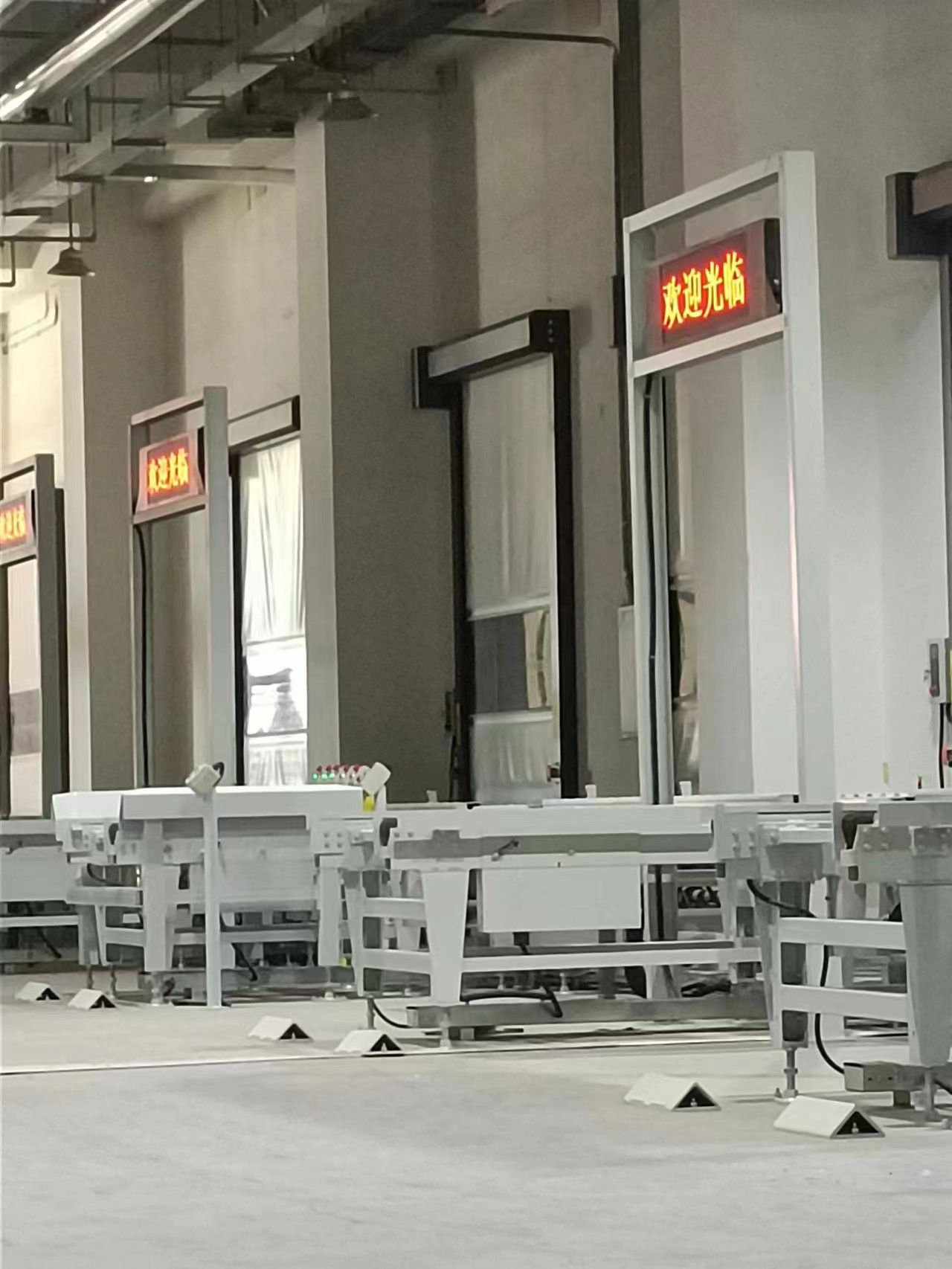 濟(jì)南流水線(xiàn) 快速卷簾門(mén)安裝完成